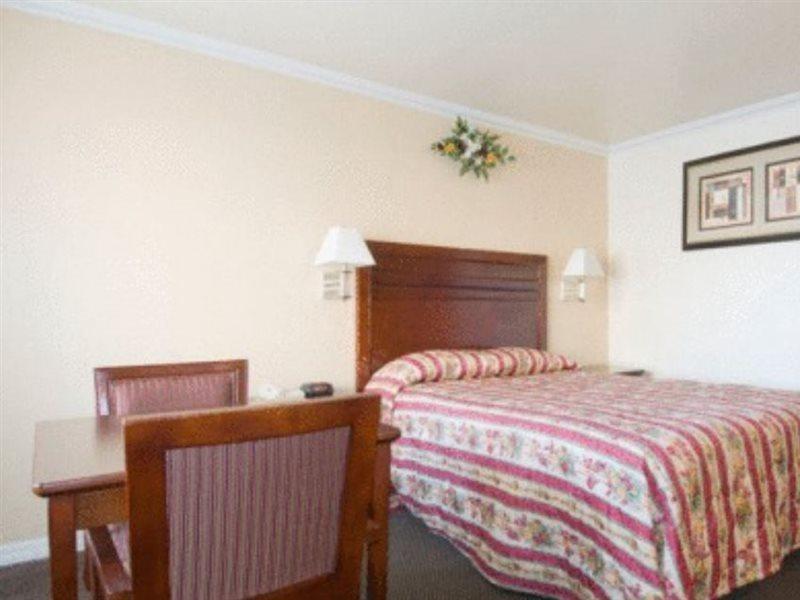 Surestay By Best Western Fresno Central Exteriér fotografie