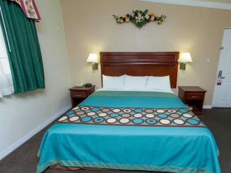 Surestay By Best Western Fresno Central Exteriér fotografie