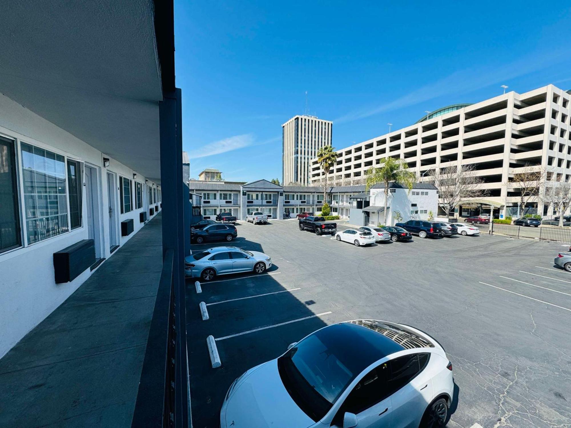 Surestay By Best Western Fresno Central Exteriér fotografie