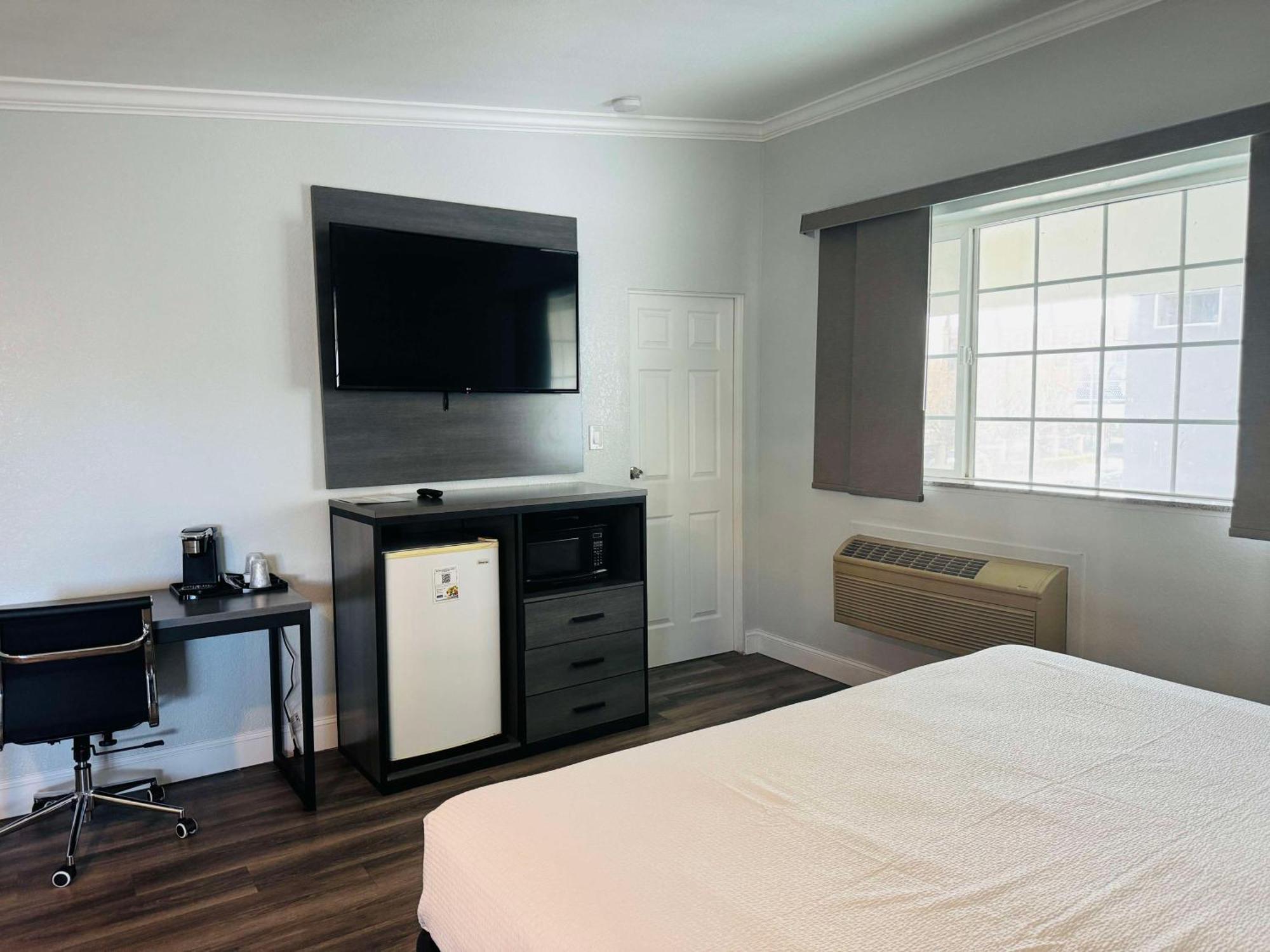 Surestay By Best Western Fresno Central Exteriér fotografie