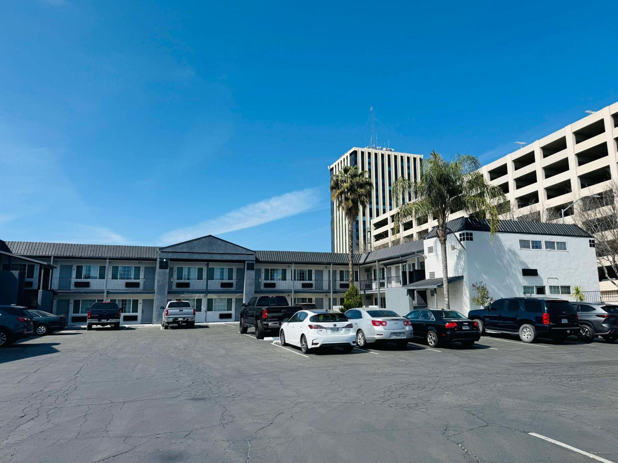 Surestay By Best Western Fresno Central Exteriér fotografie
