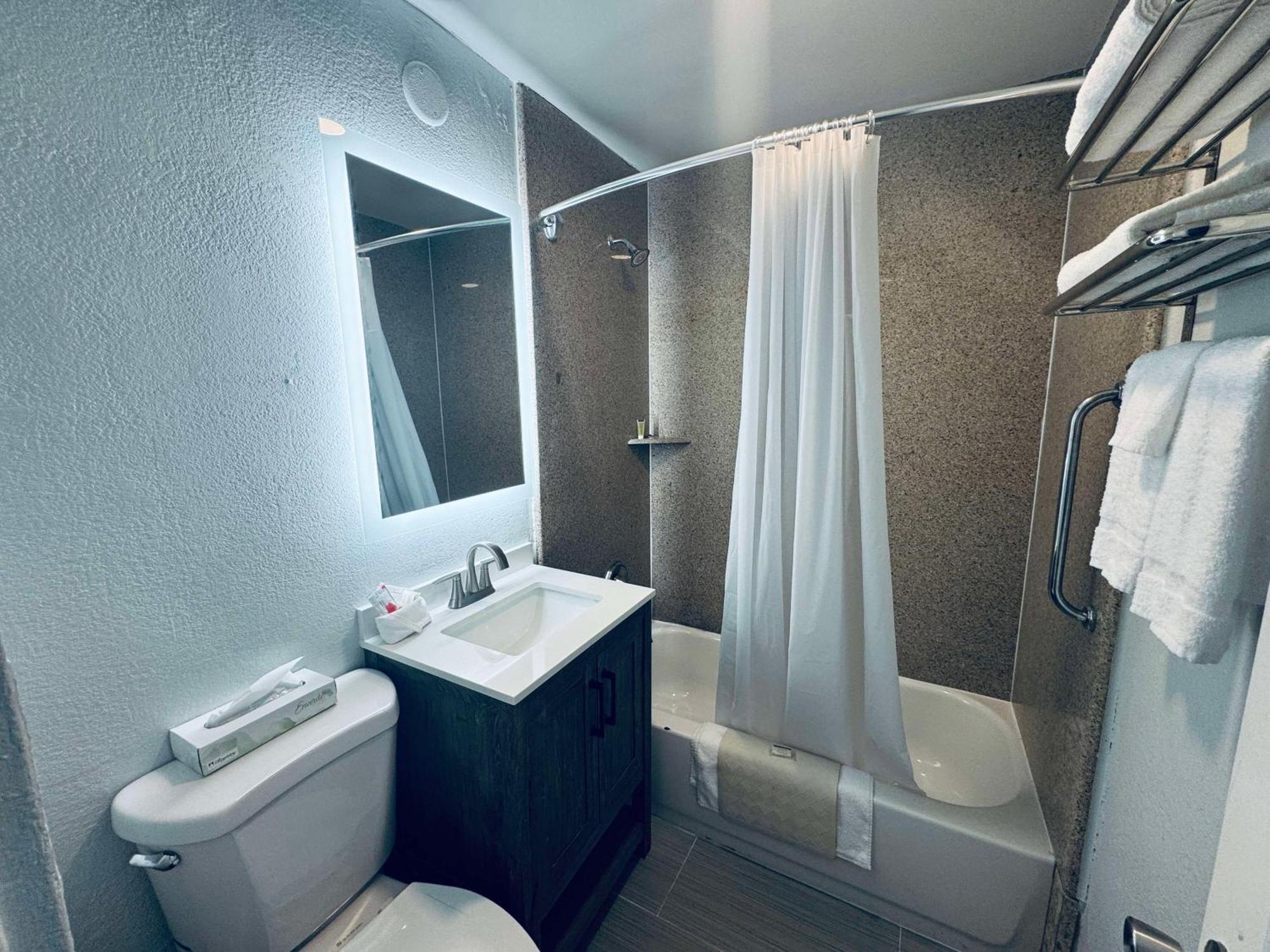 Surestay By Best Western Fresno Central Exteriér fotografie